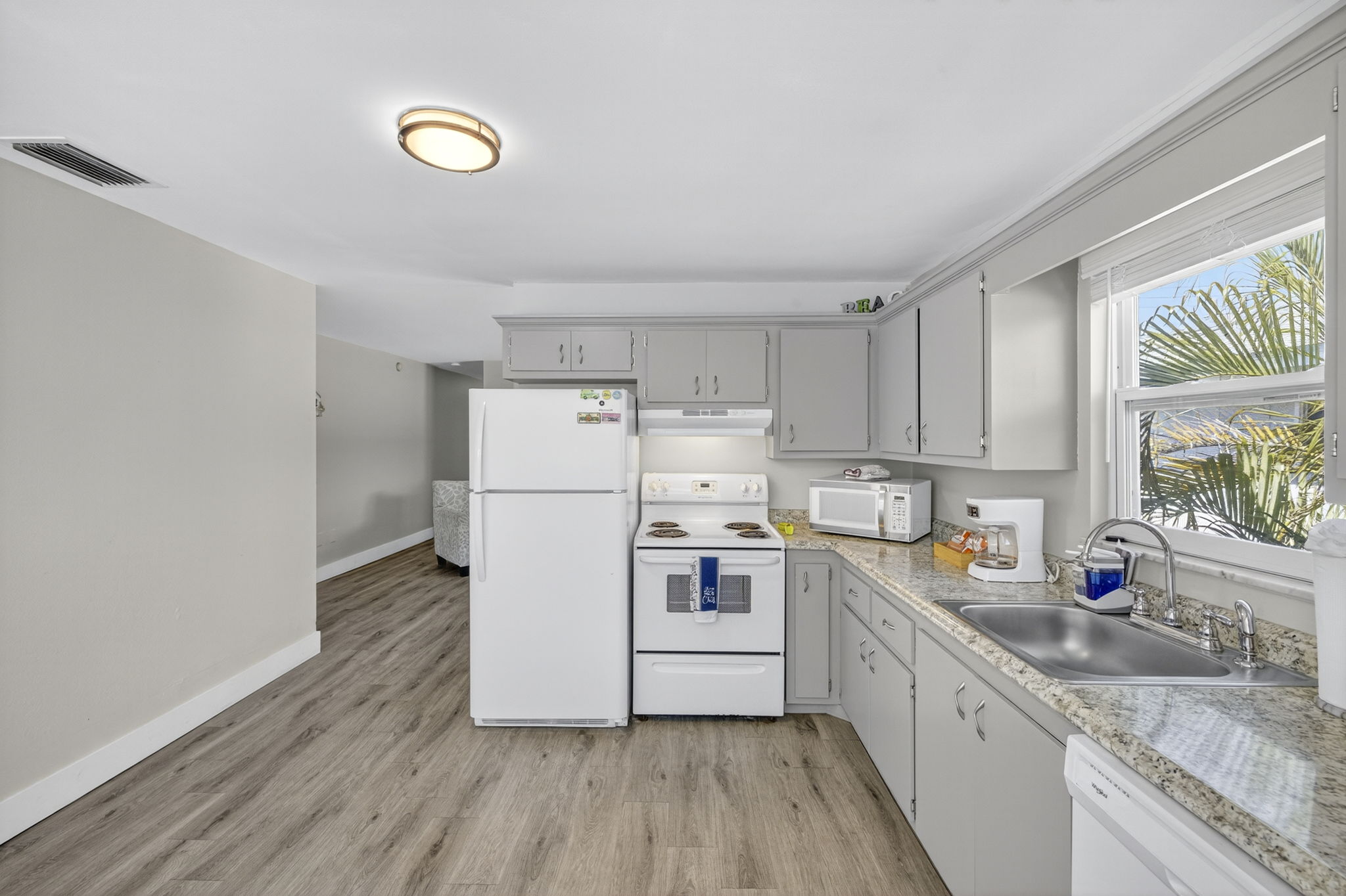 Manatee - Kitchen 2 of 3