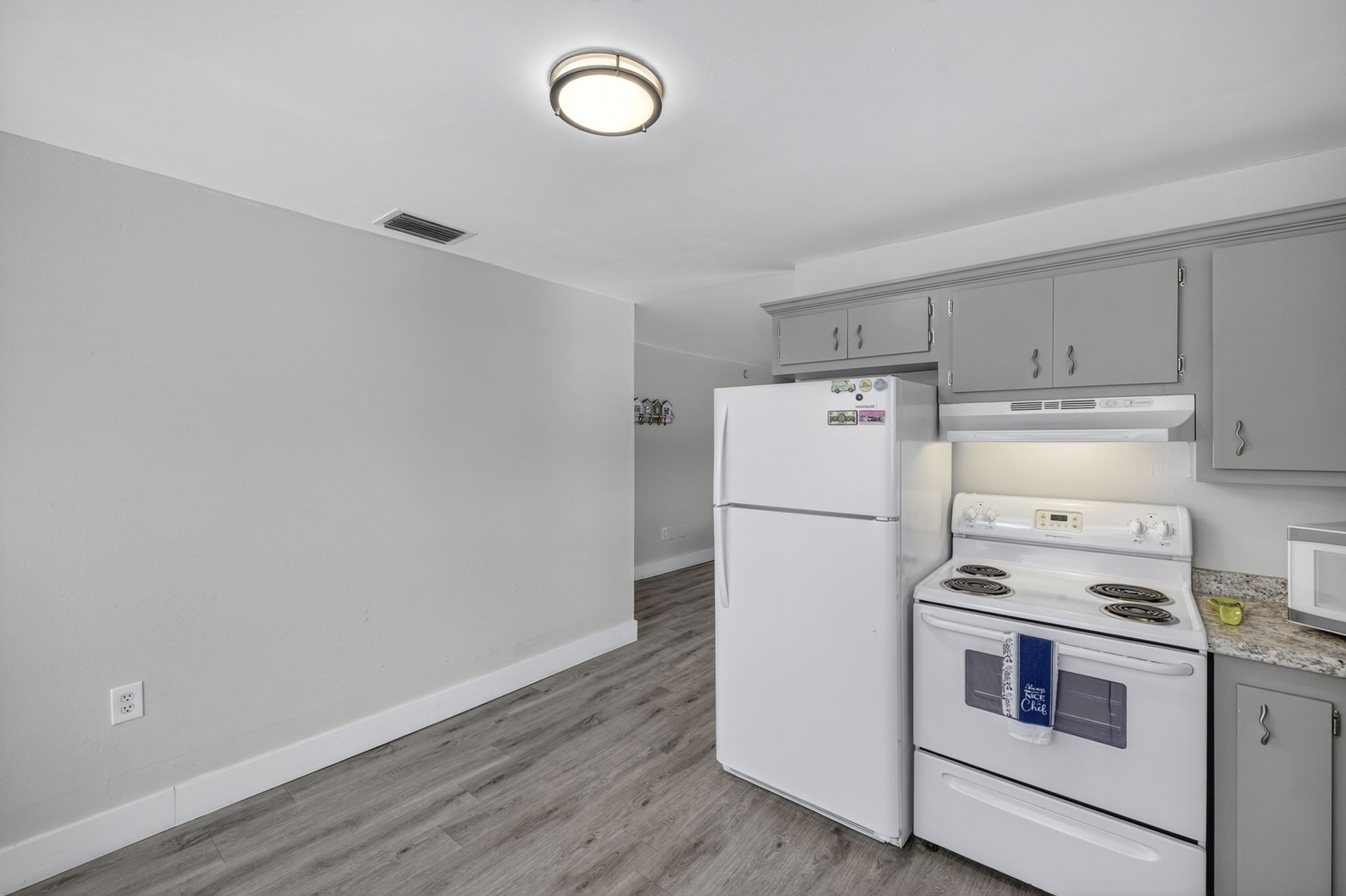 Manatee - Kitchen 3 of 3