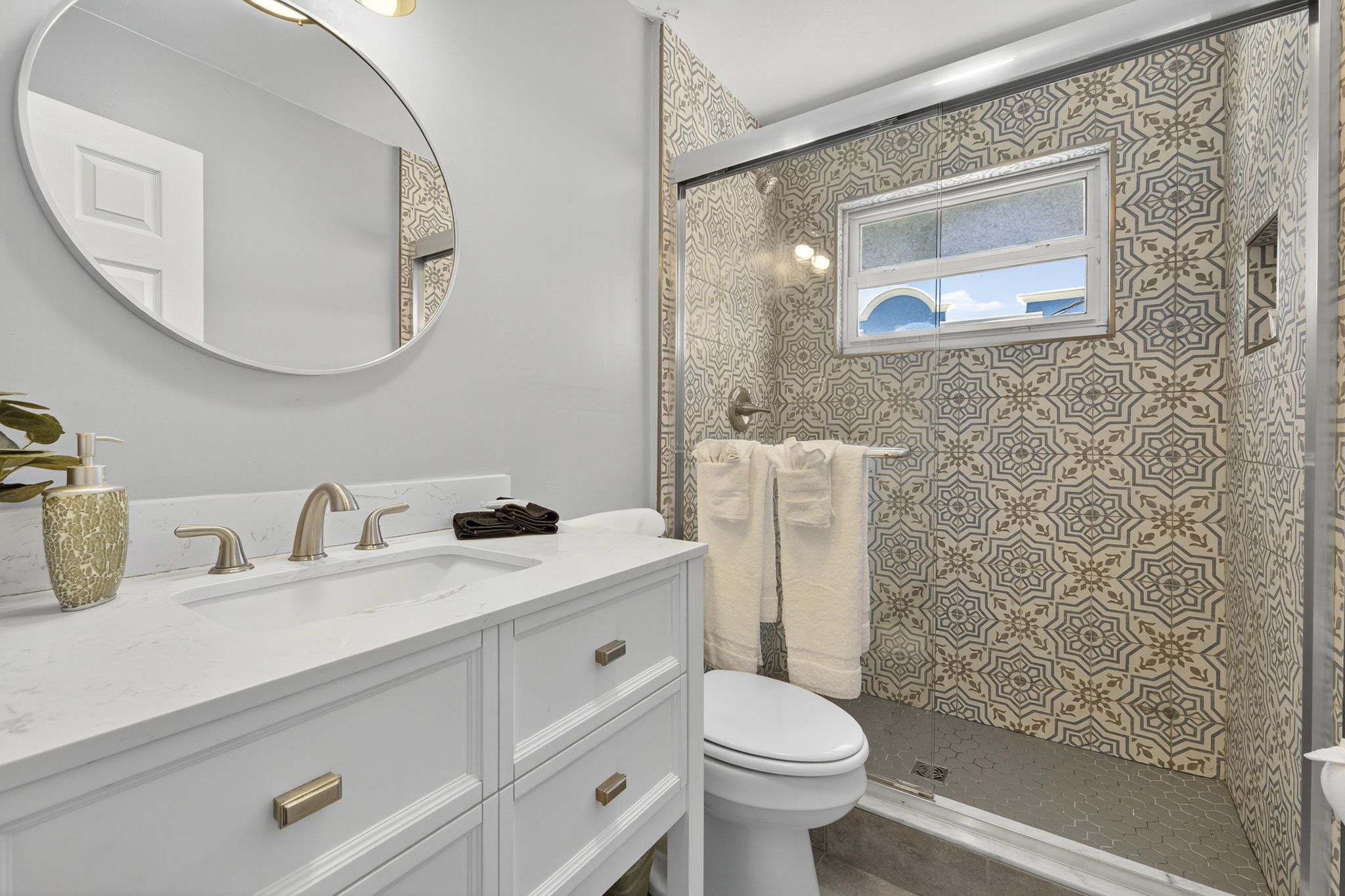 Manatee - Primary Bathroom