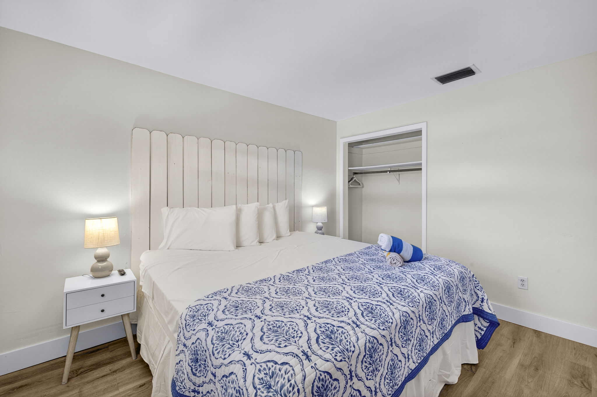 Manatee - Primary Bedroom 1 of 3