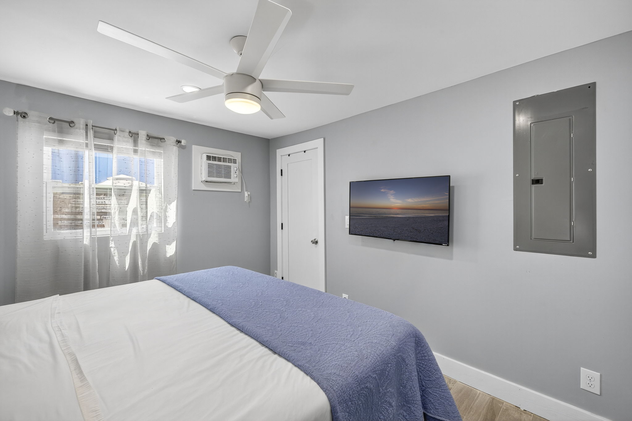 Mermaid - Primary Bedroom 2 of 2