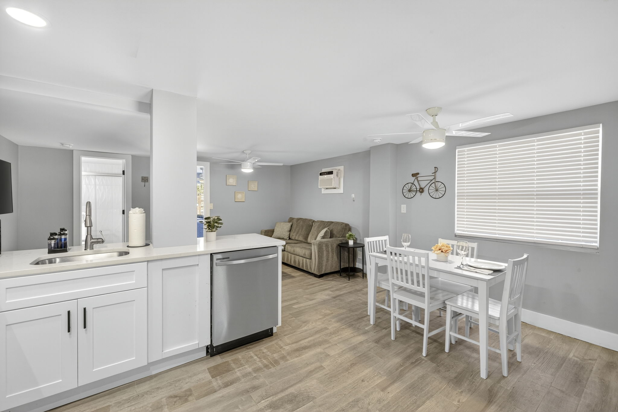 Seashell - Dining Room 2 of 2