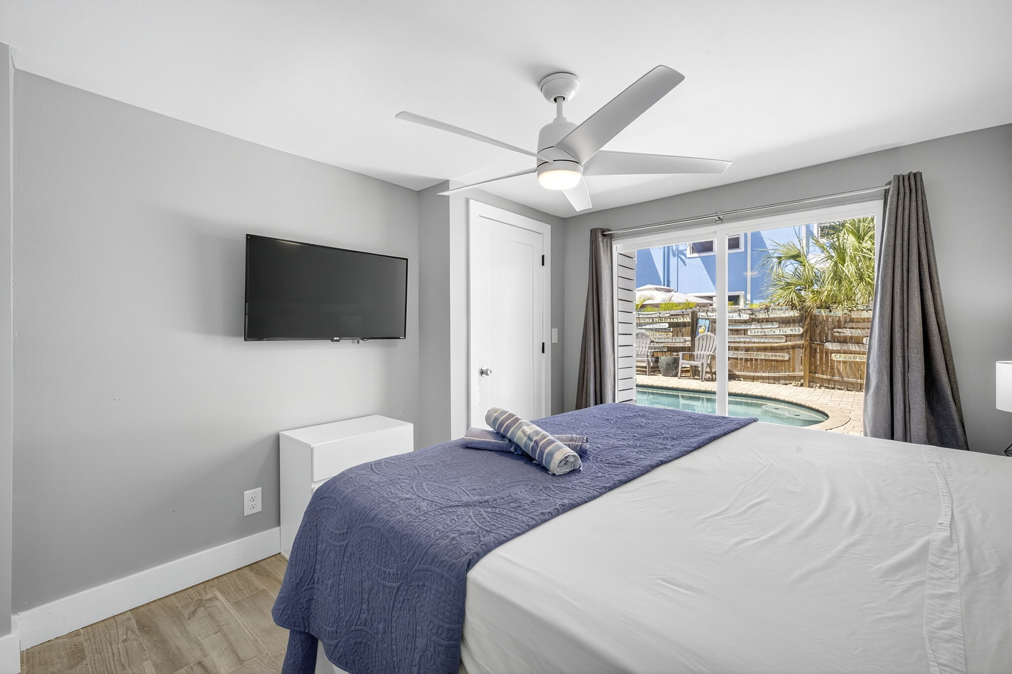 Seashell - Primary Bedroom 2 of 3