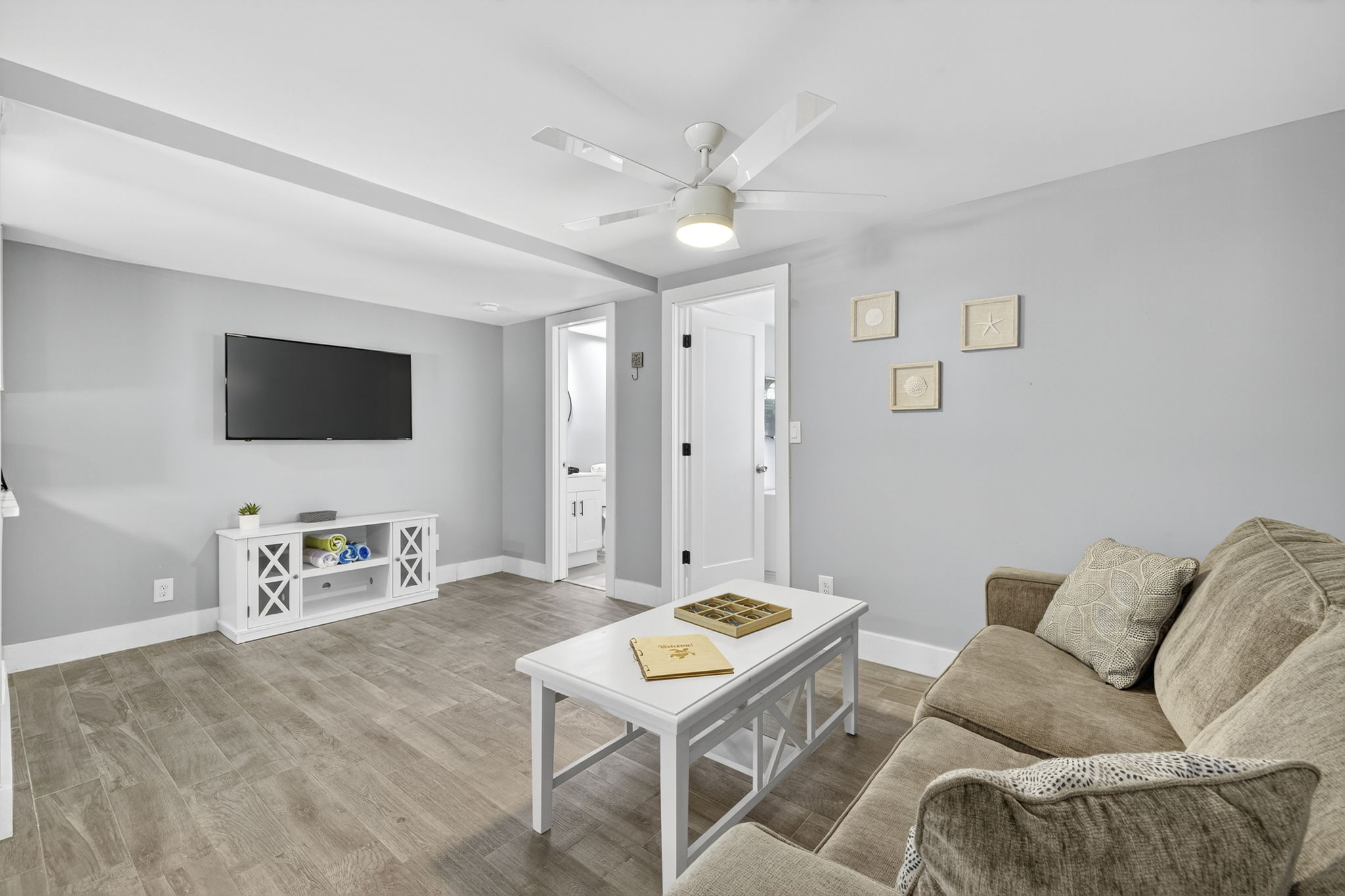 Seashell - Living Room 3 of 4