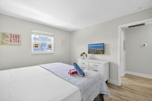 Flip Flop - Primary Bedroom 2 of 3