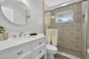 Manatee - Primary Bathroom