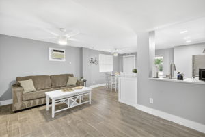 Seashell - Living Room 1 of 4