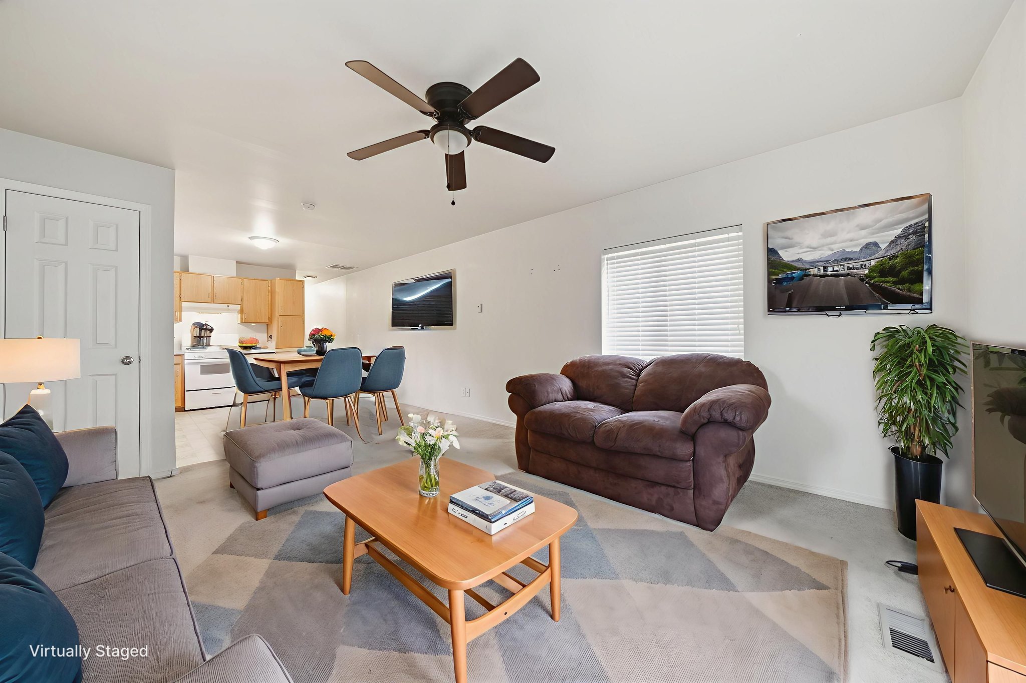 DSC08963 virtually staged.jpeg