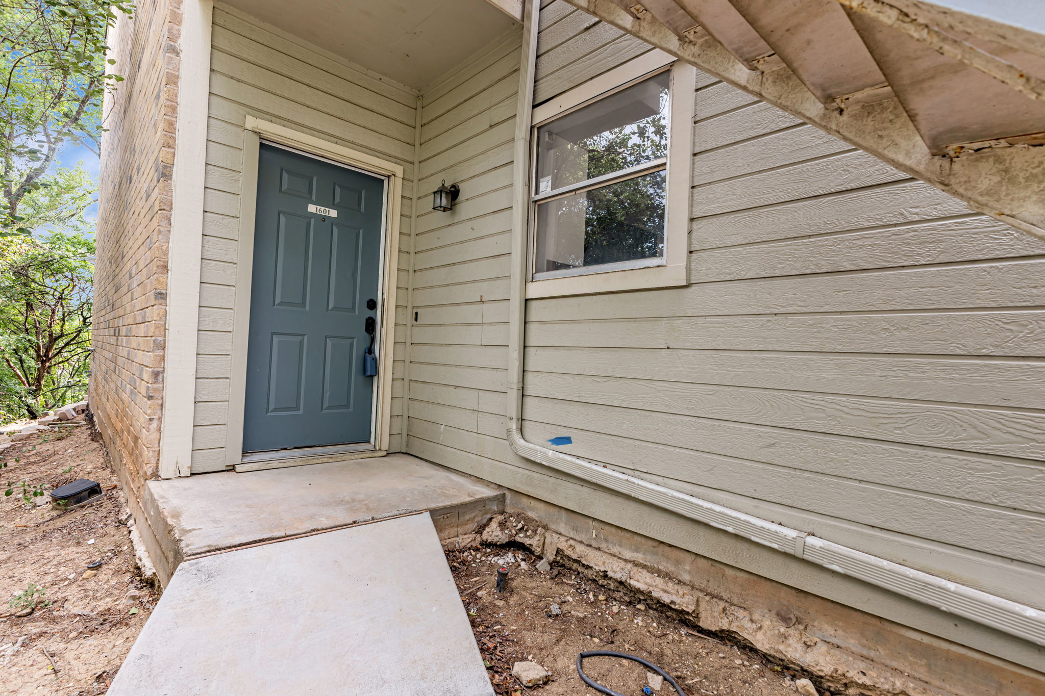 004_2450 Wickersham Ln