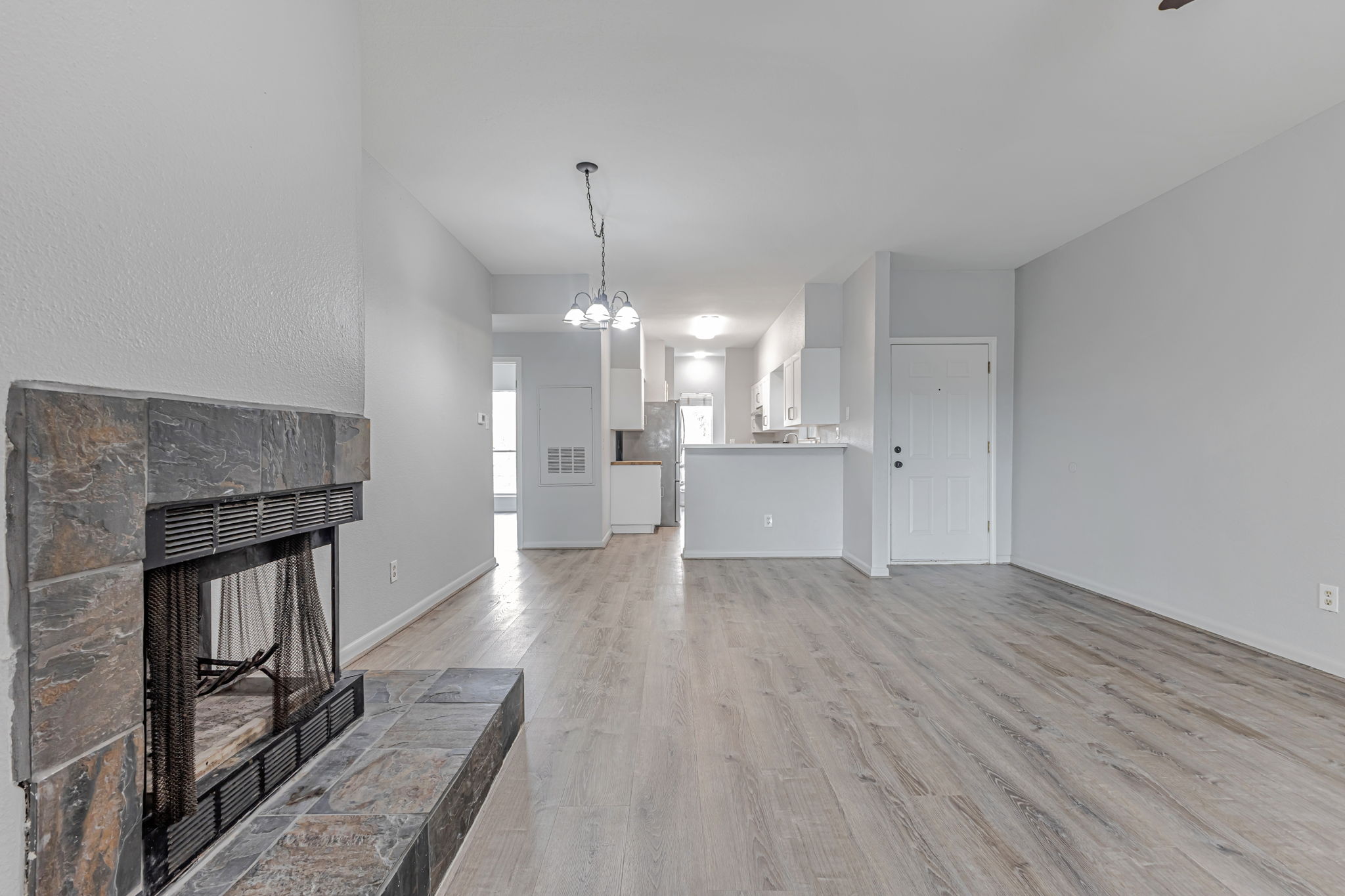 005_2450 Wickersham Ln