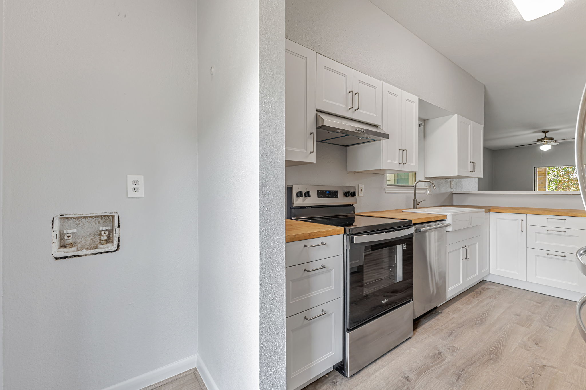 015_2450 Wickersham Ln