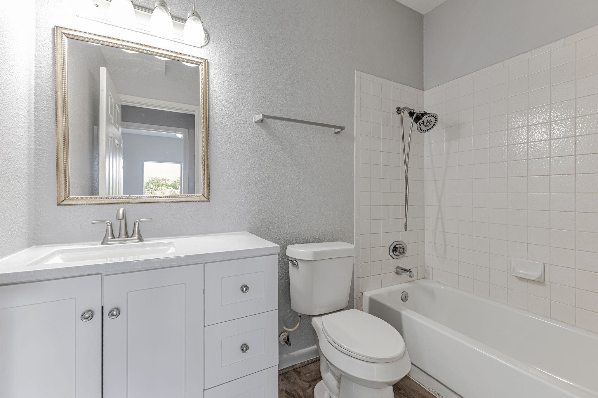 032_2450 Wickersham Ln