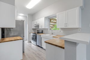 010_2450 Wickersham Ln