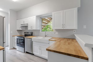 011_2450 Wickersham Ln