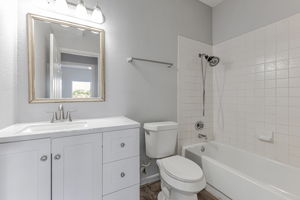 032_2450 Wickersham Ln