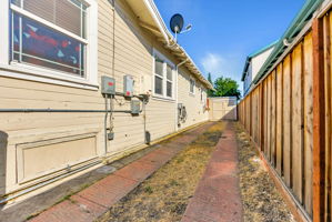026_2452 Humboldt Ave