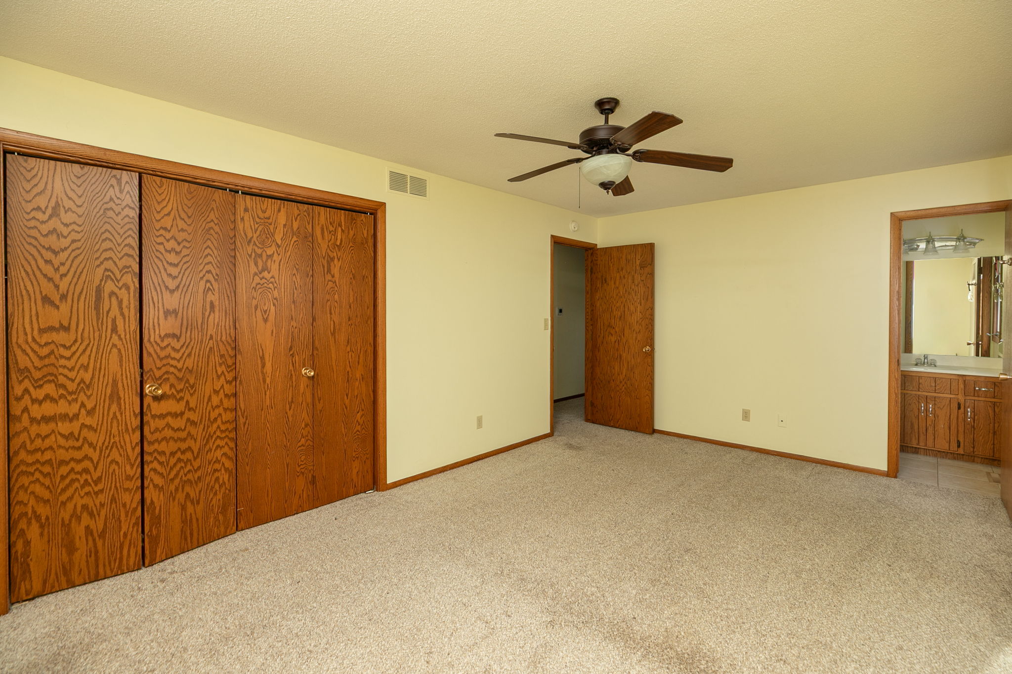 18-Primary Bedroom