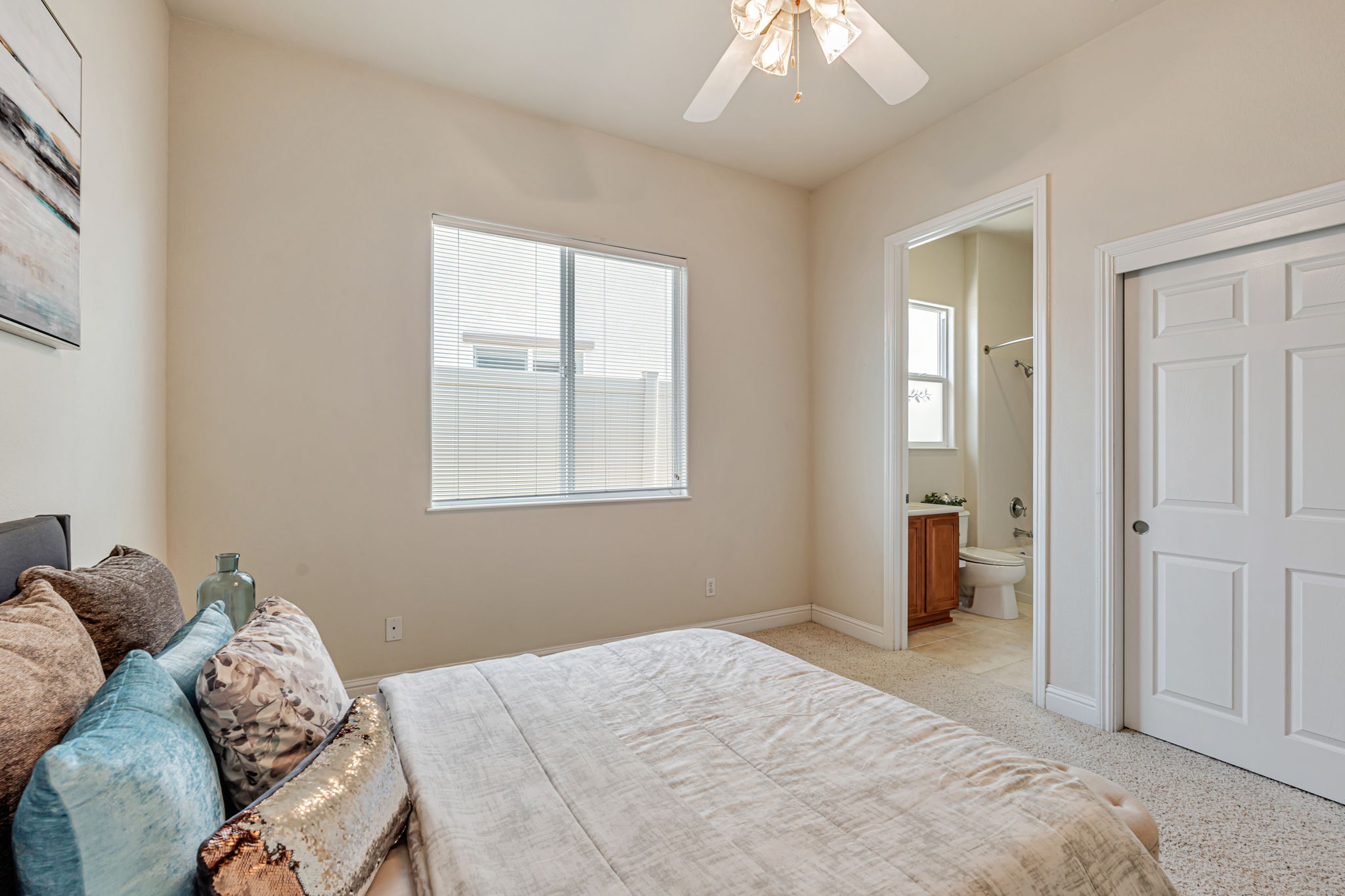 032_2453 Gardenstone Pl_
