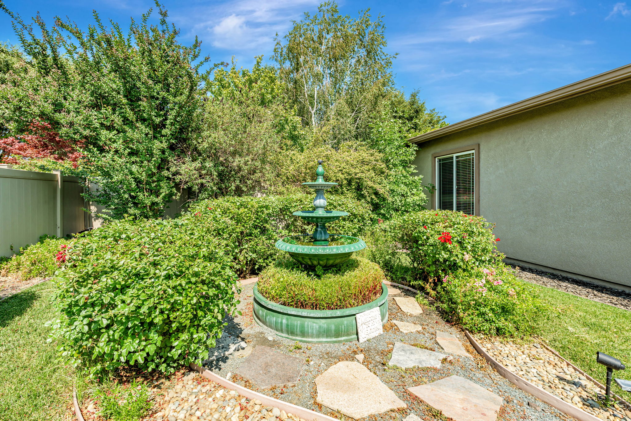 048_2453 Gardenstone Pl_