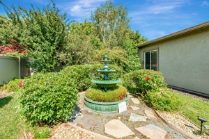 048_2453 Gardenstone Pl_