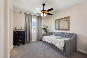 W Hope Cir-2404-064.jpg