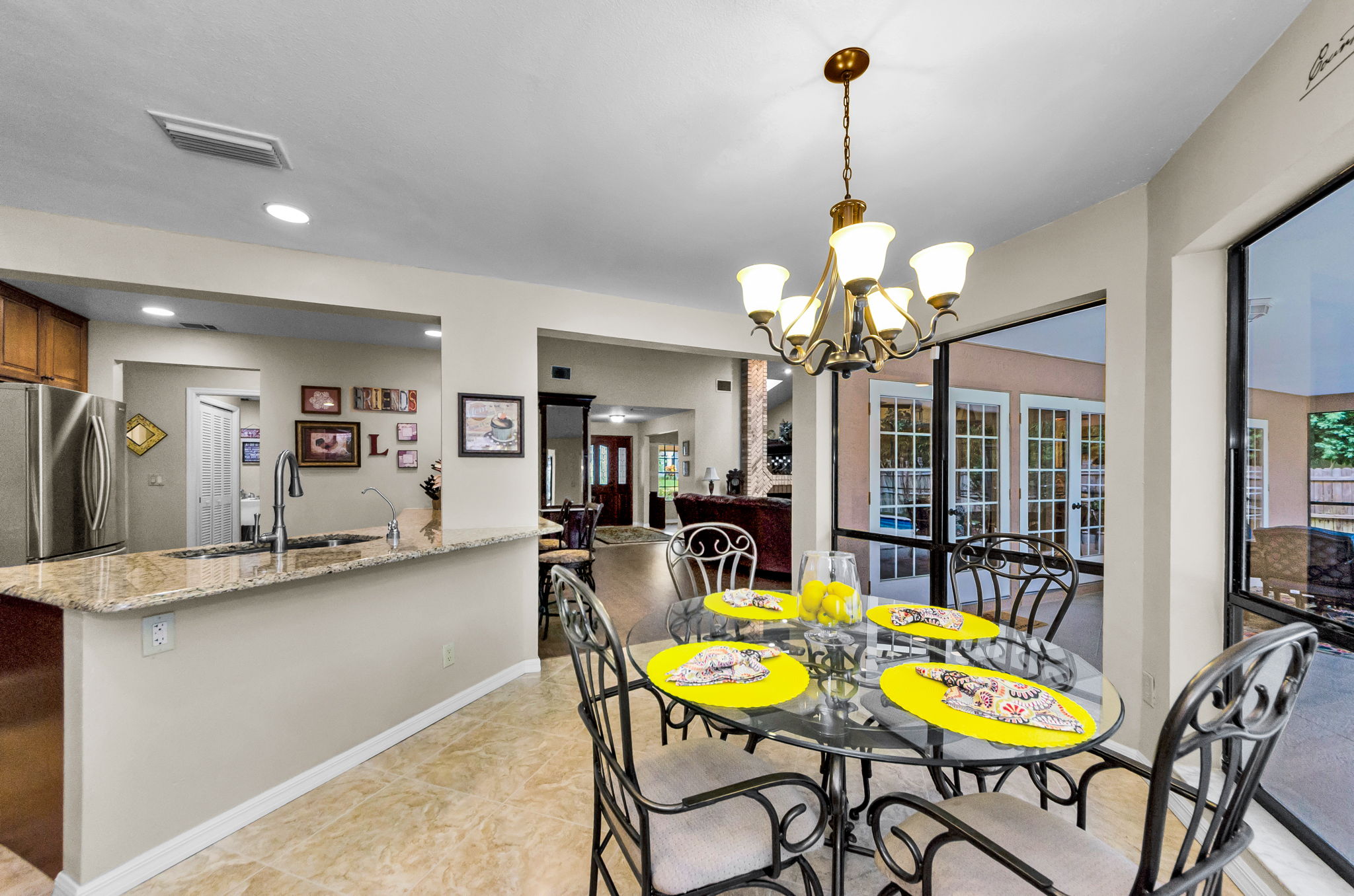 Kitchen Eat-In 1