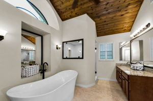 Master Bathroom 1b