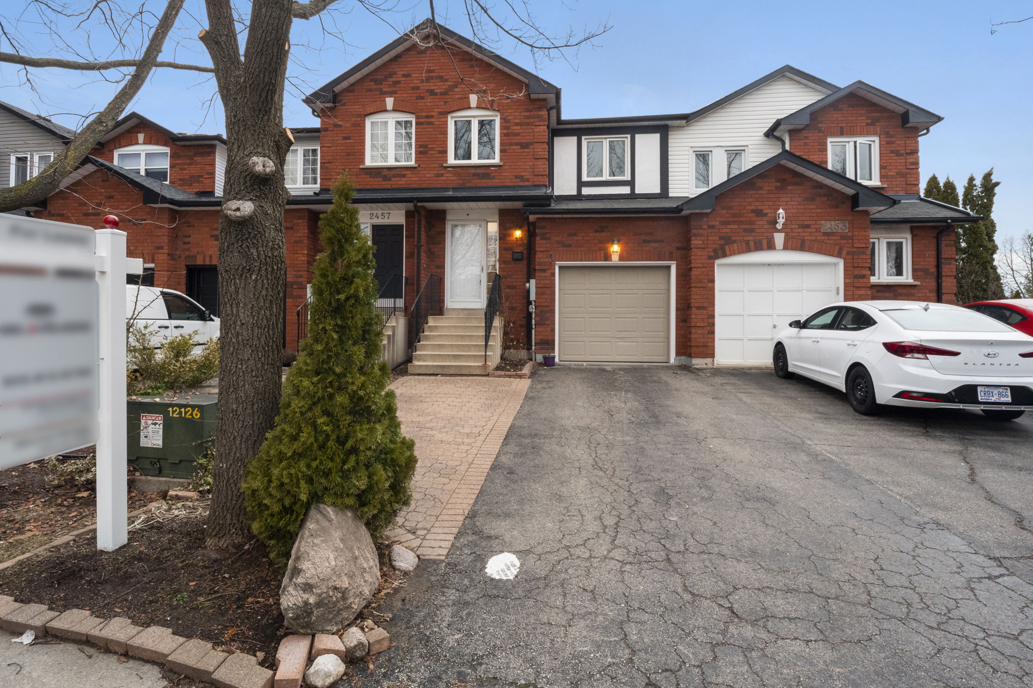 2455 Stefi Trail Oakville, ON L6H 5Y3