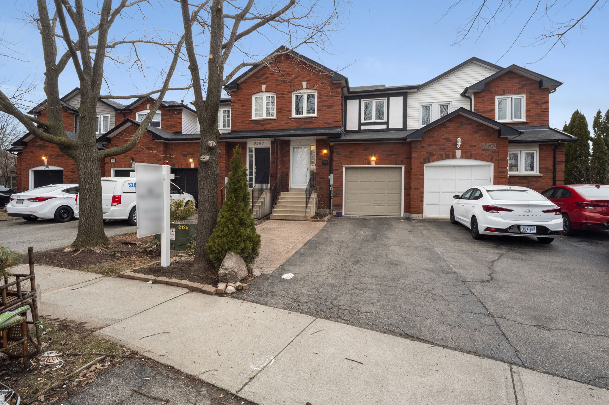 2455 Stefi Trail Oakville, ON L6H 5Y3