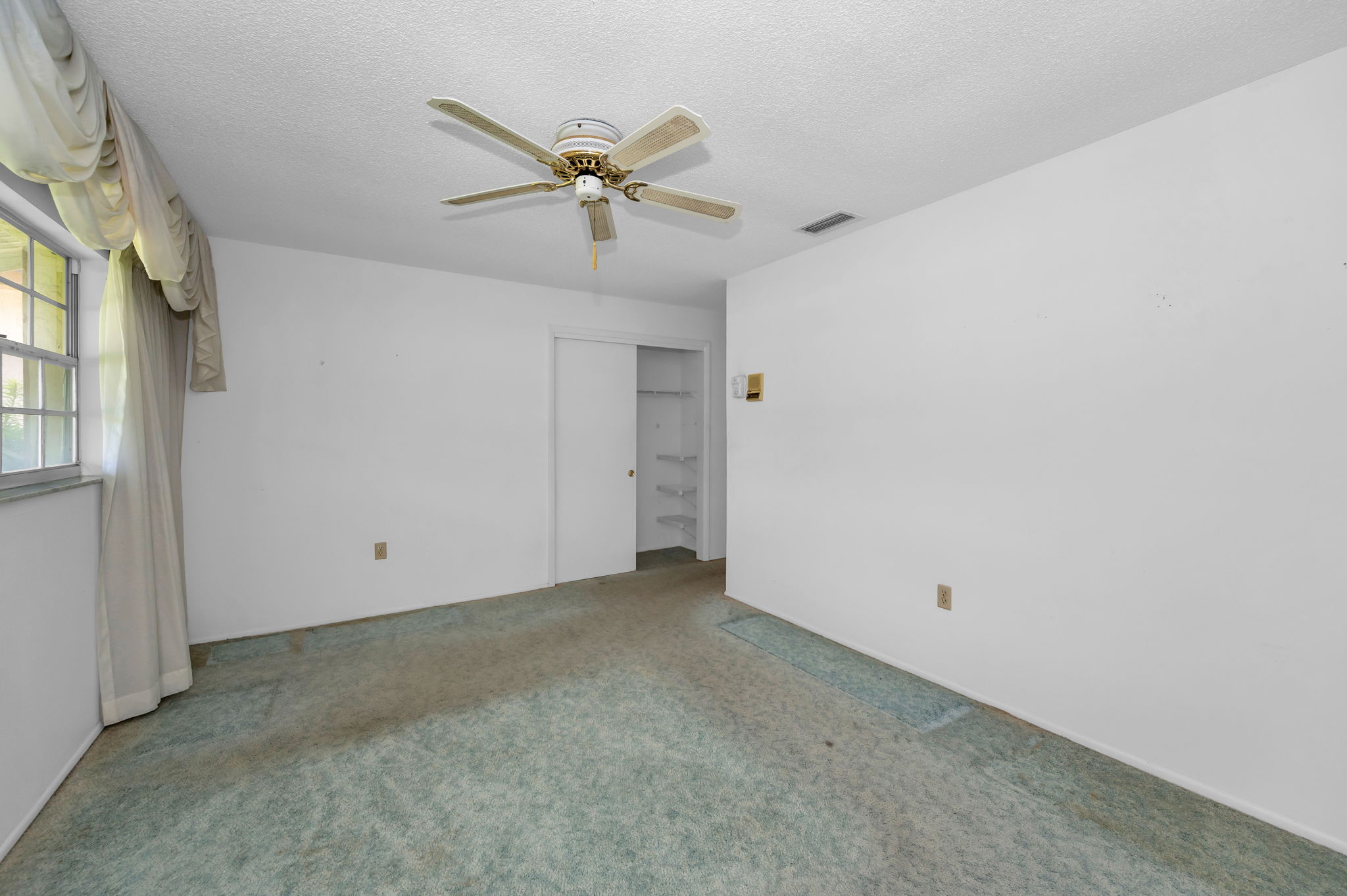 Primary Bedroom1b