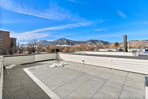 Fabulous Roof top Deck with views of Flatirons
