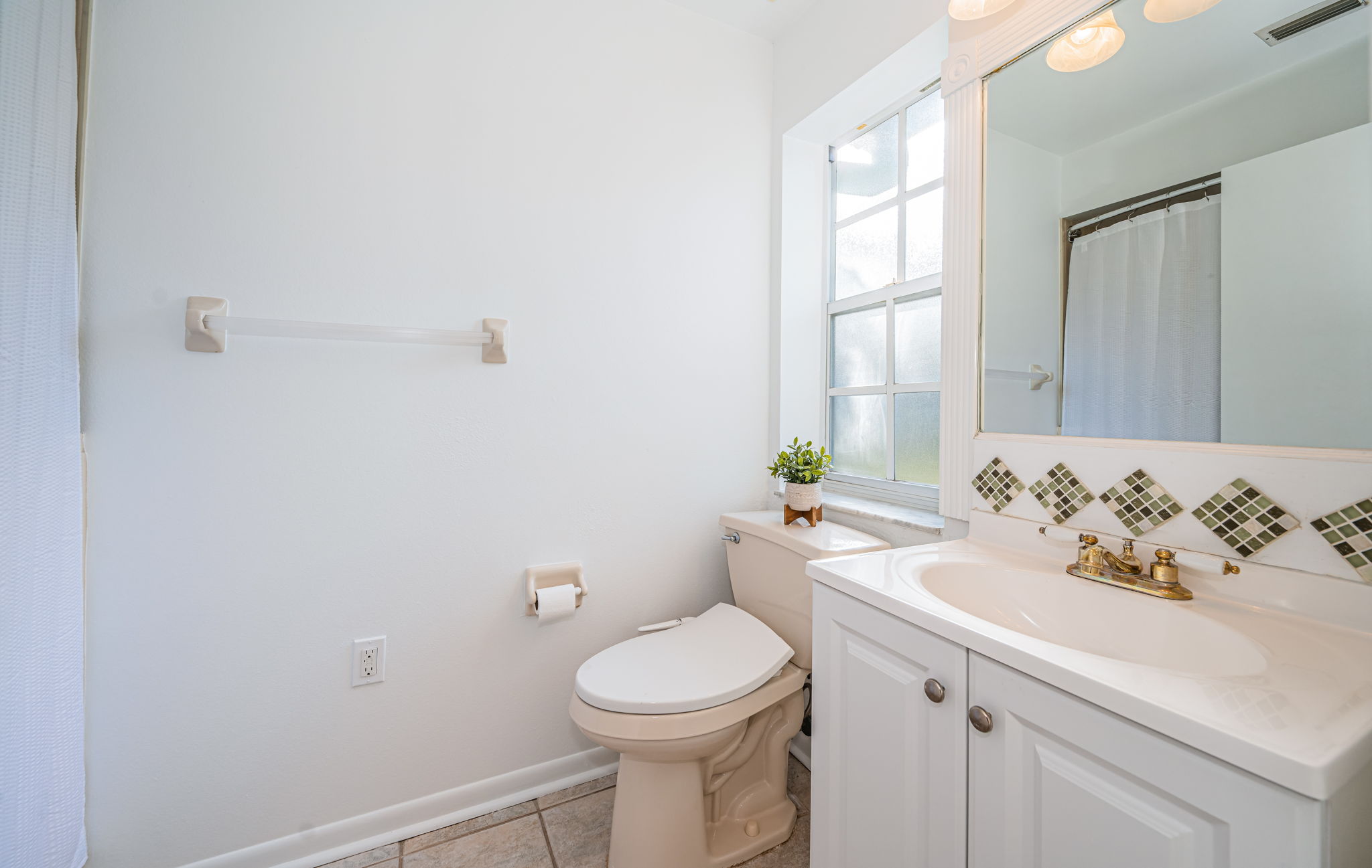 Master Bathroom1b