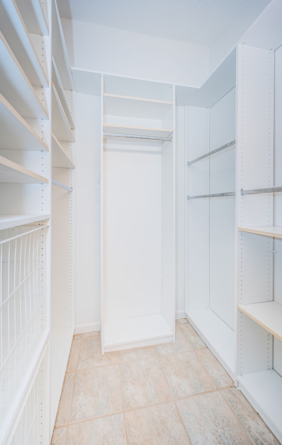 Master Bedroom Walk-in Closet1a