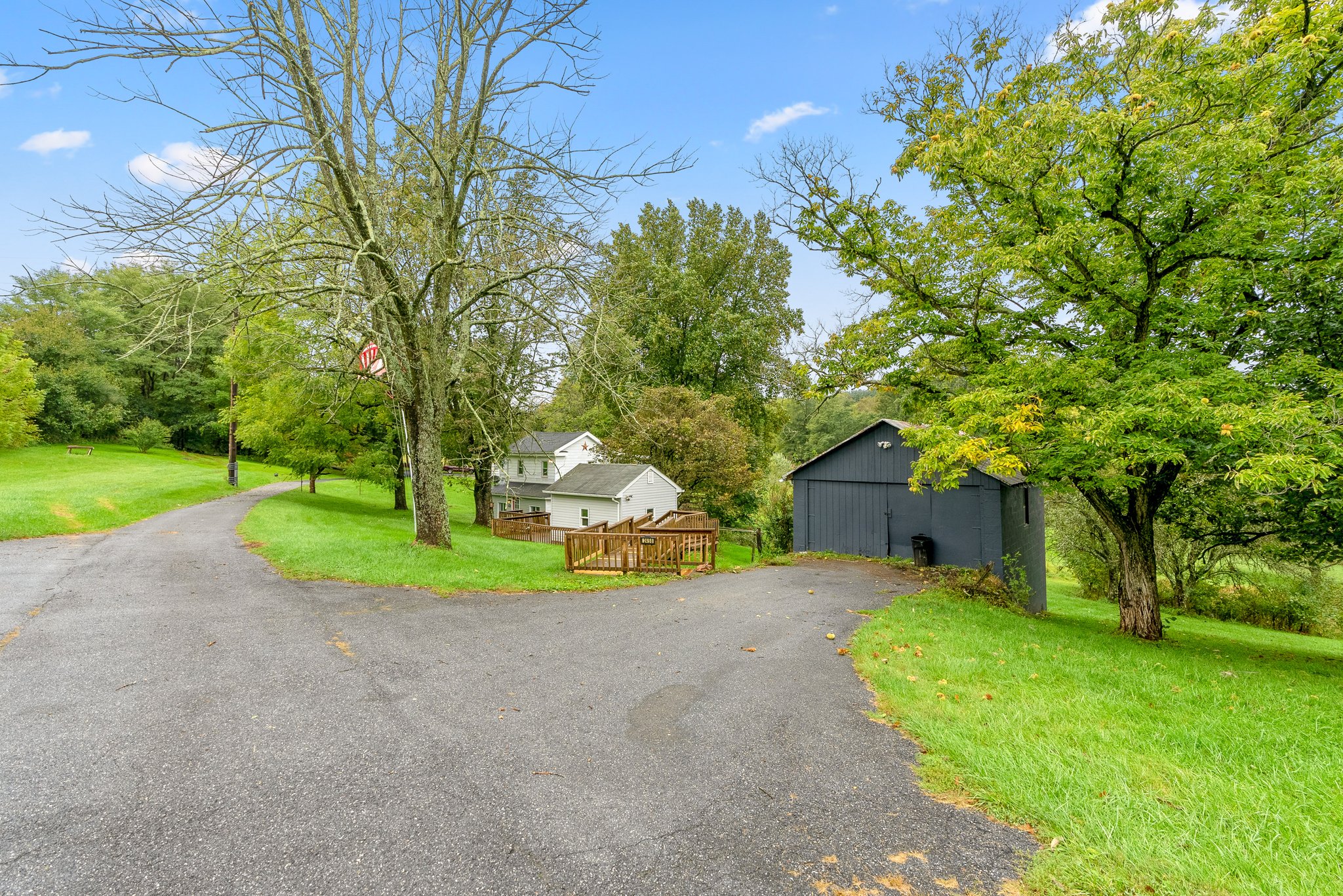 39. Back exterior.jpg