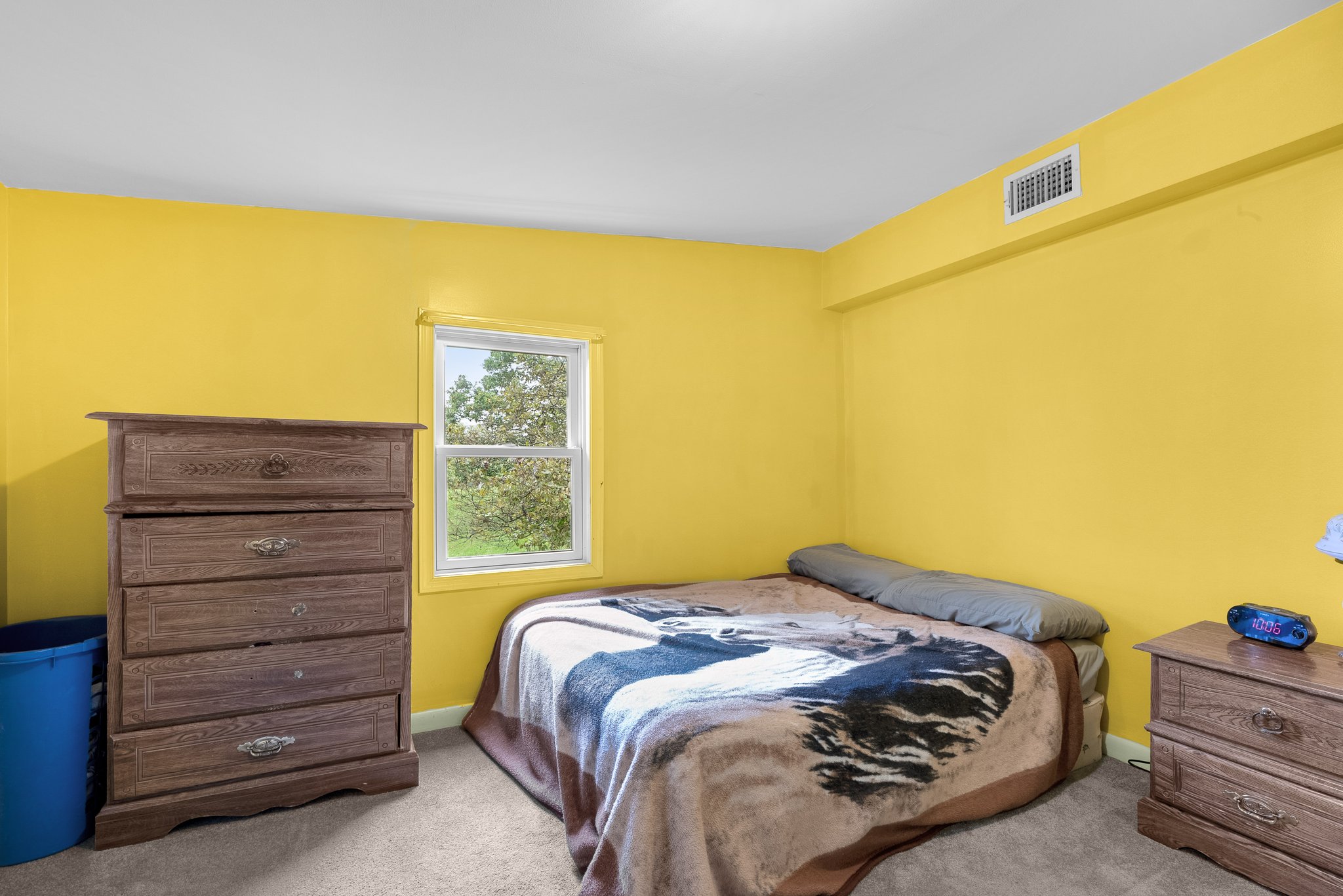 27. Upper bedroom.jpg