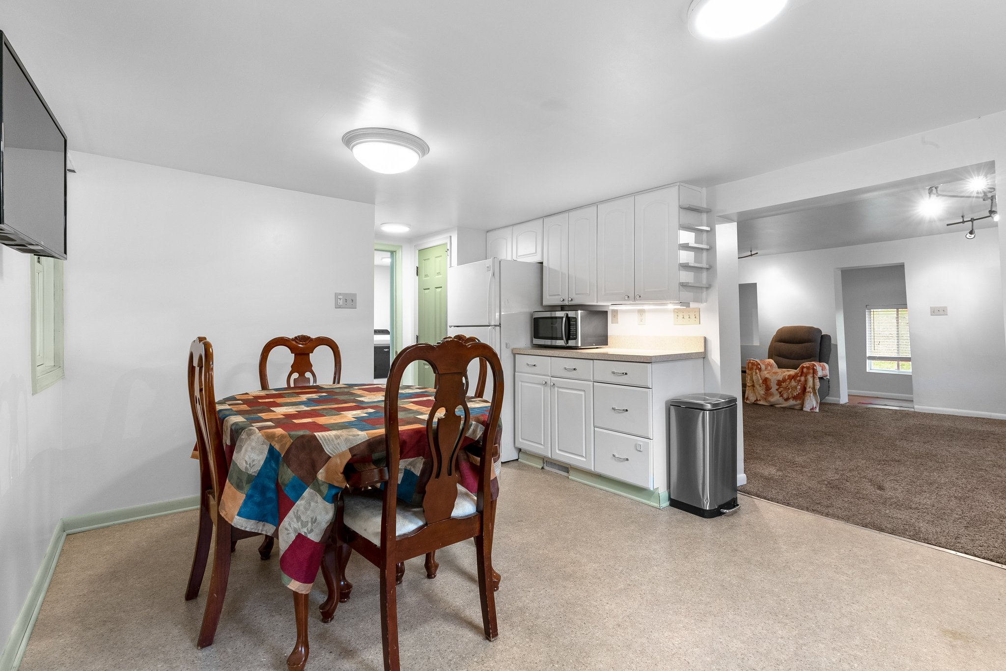 10. Kitchen_Dining.jpg