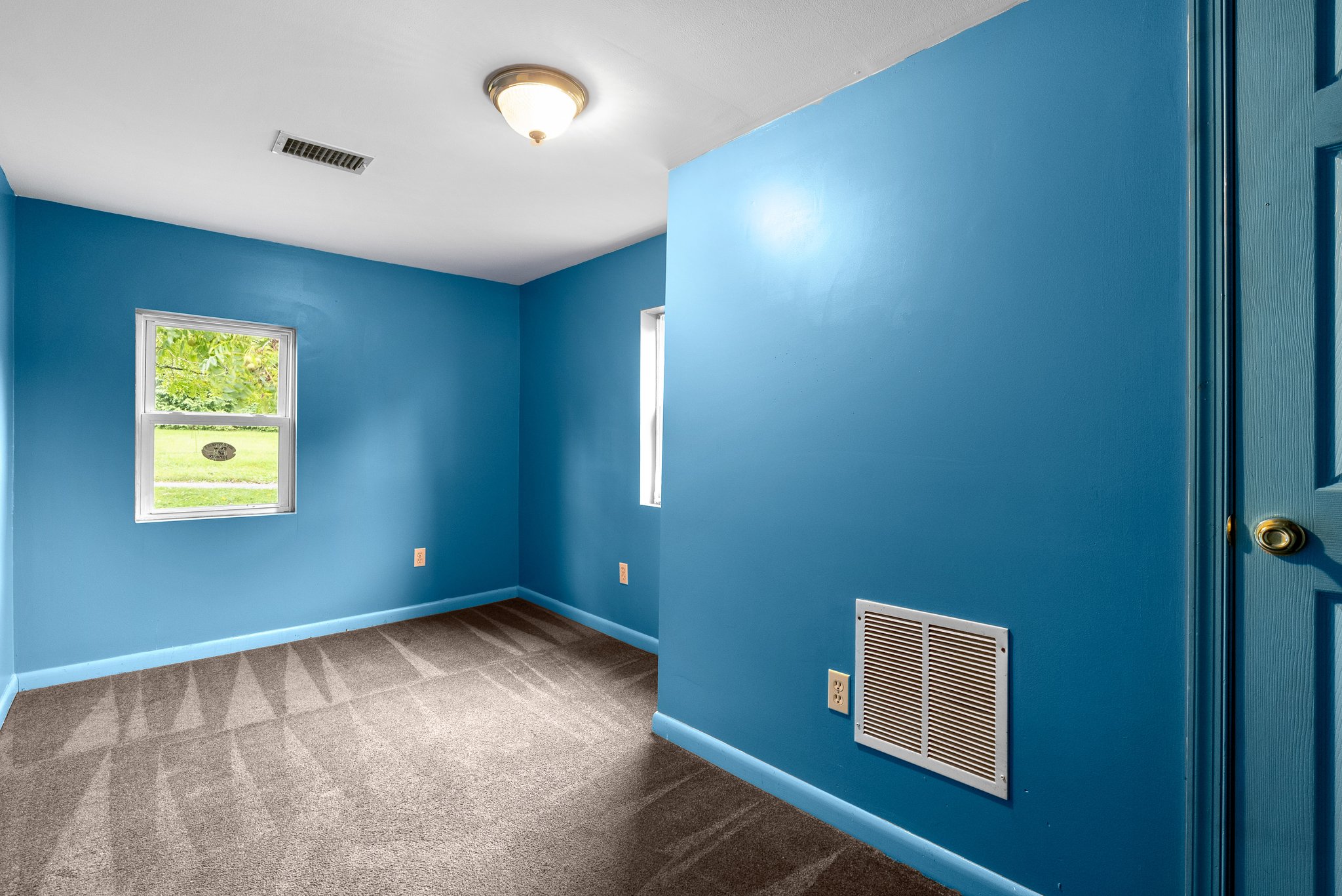 23. Upper bedroom.jpg