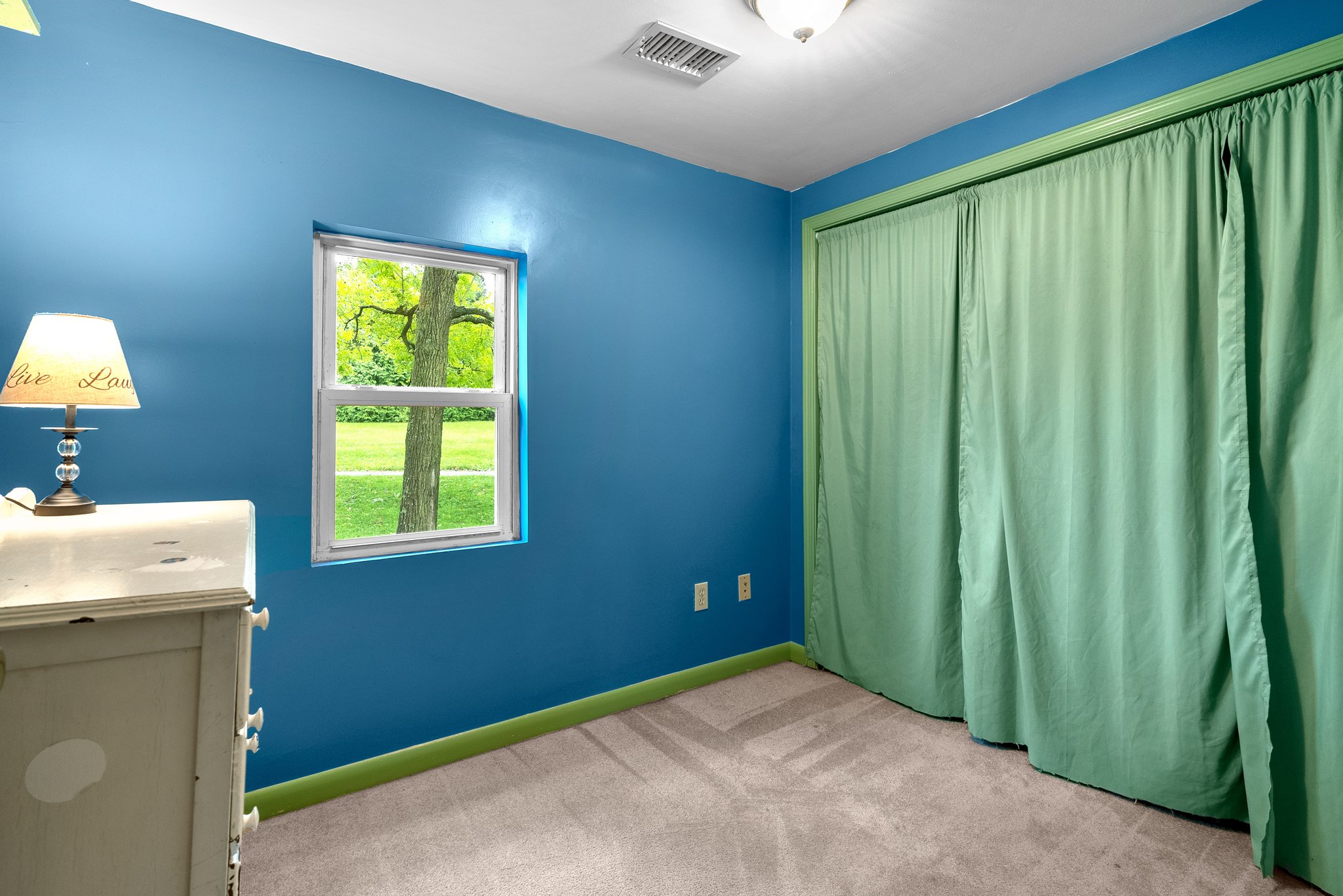 21. Upper bedroom.jpg