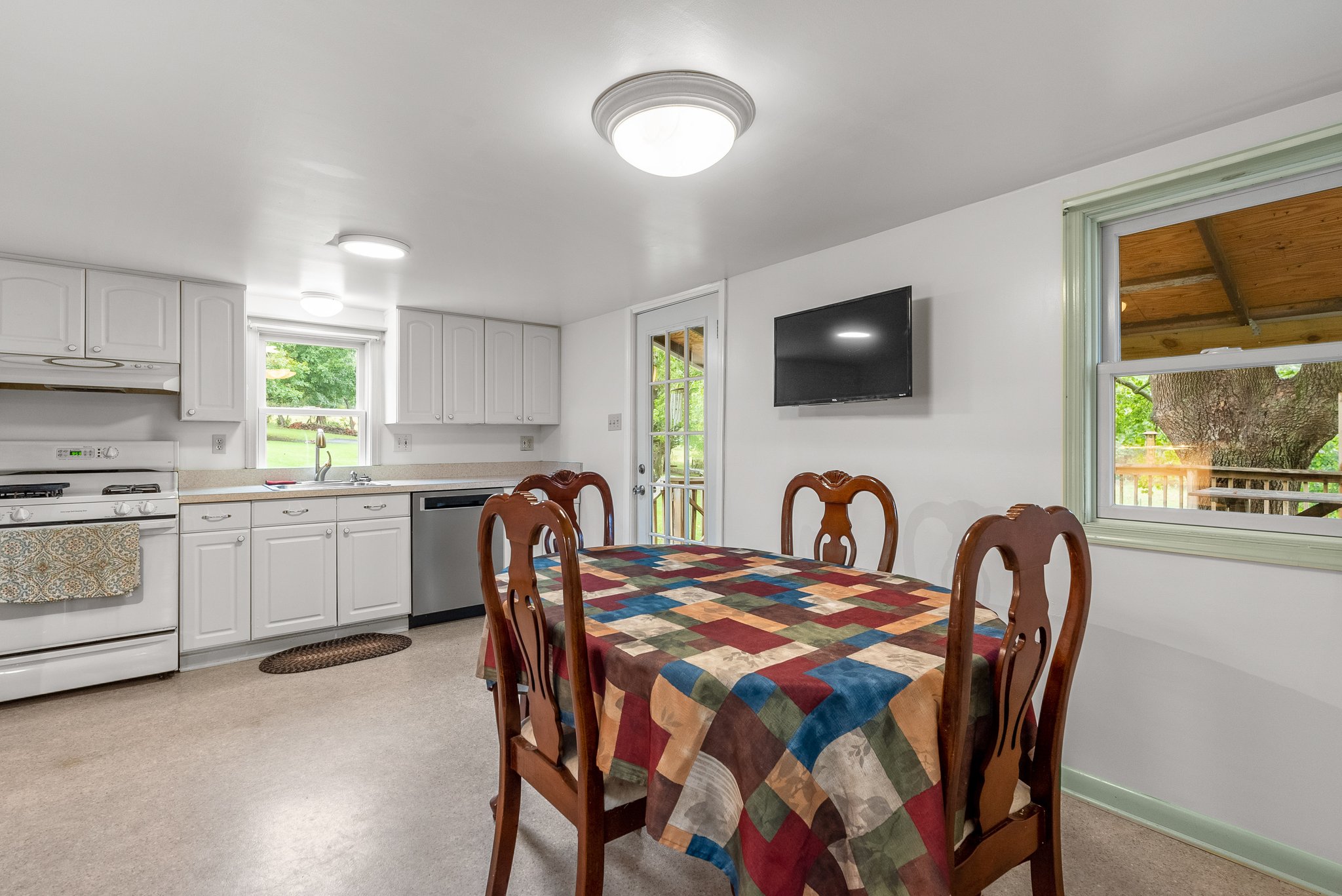 12. Kitchen_Dining.jpg