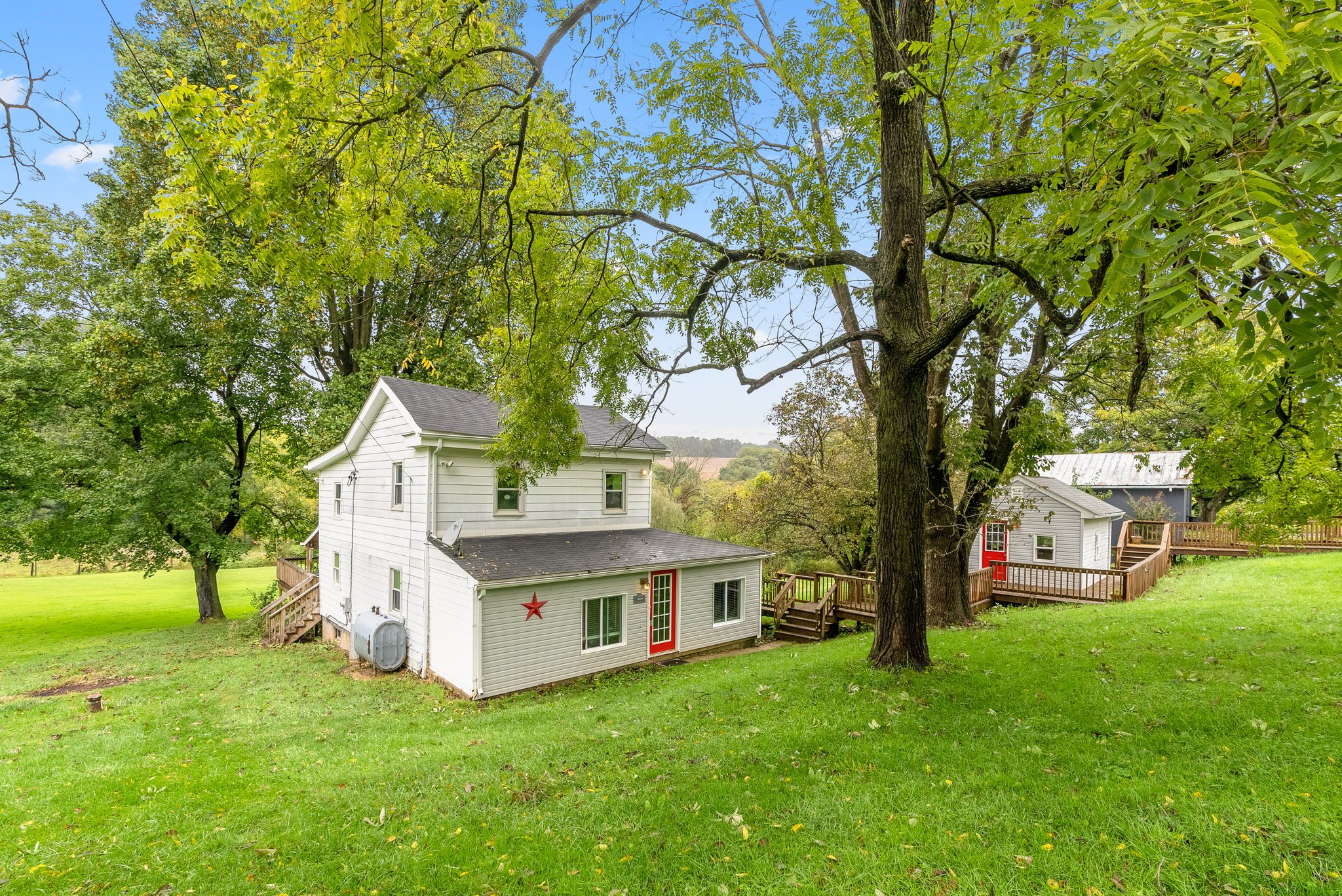 37. Back exterior.jpg