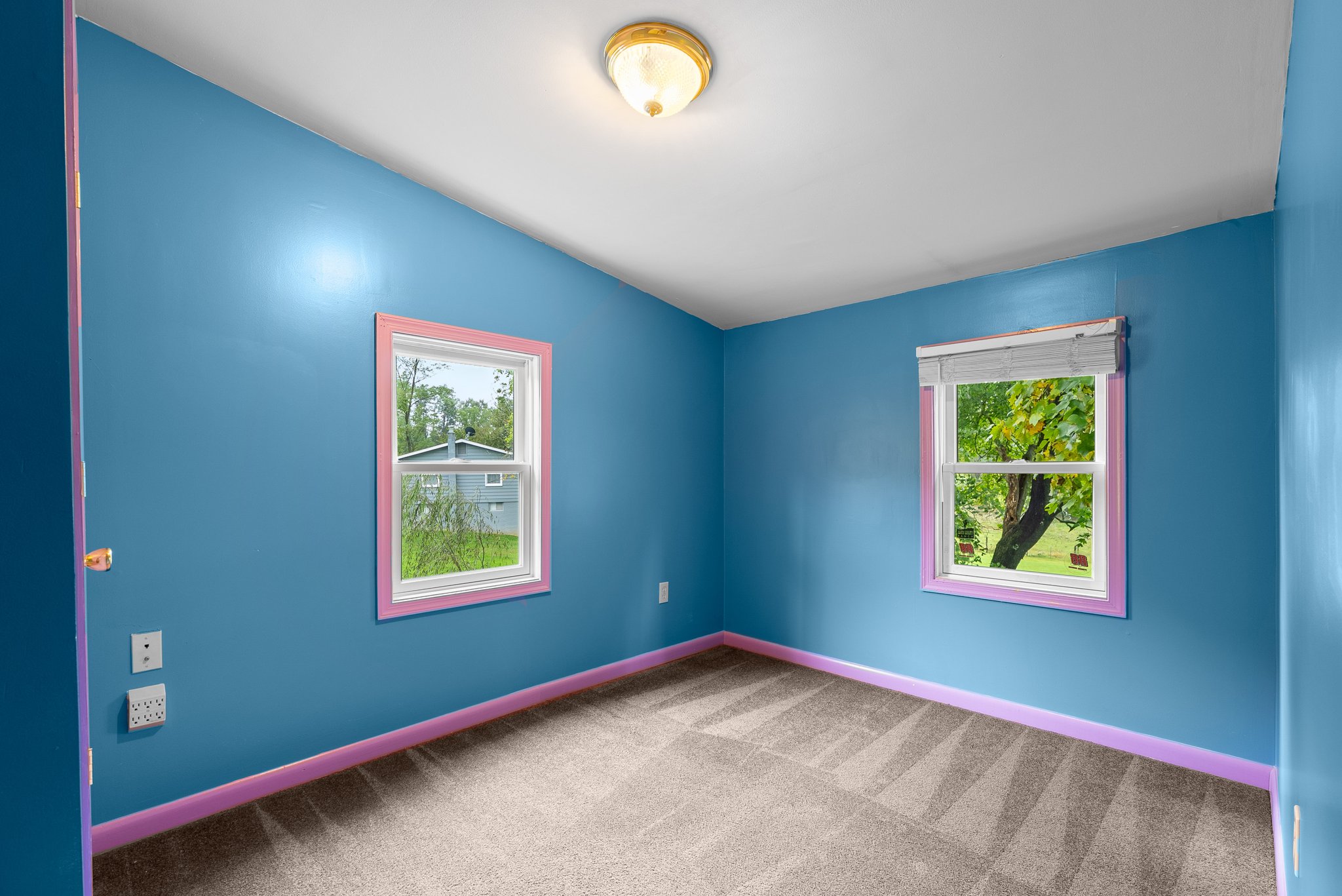 25. Upper bedroom.jpg