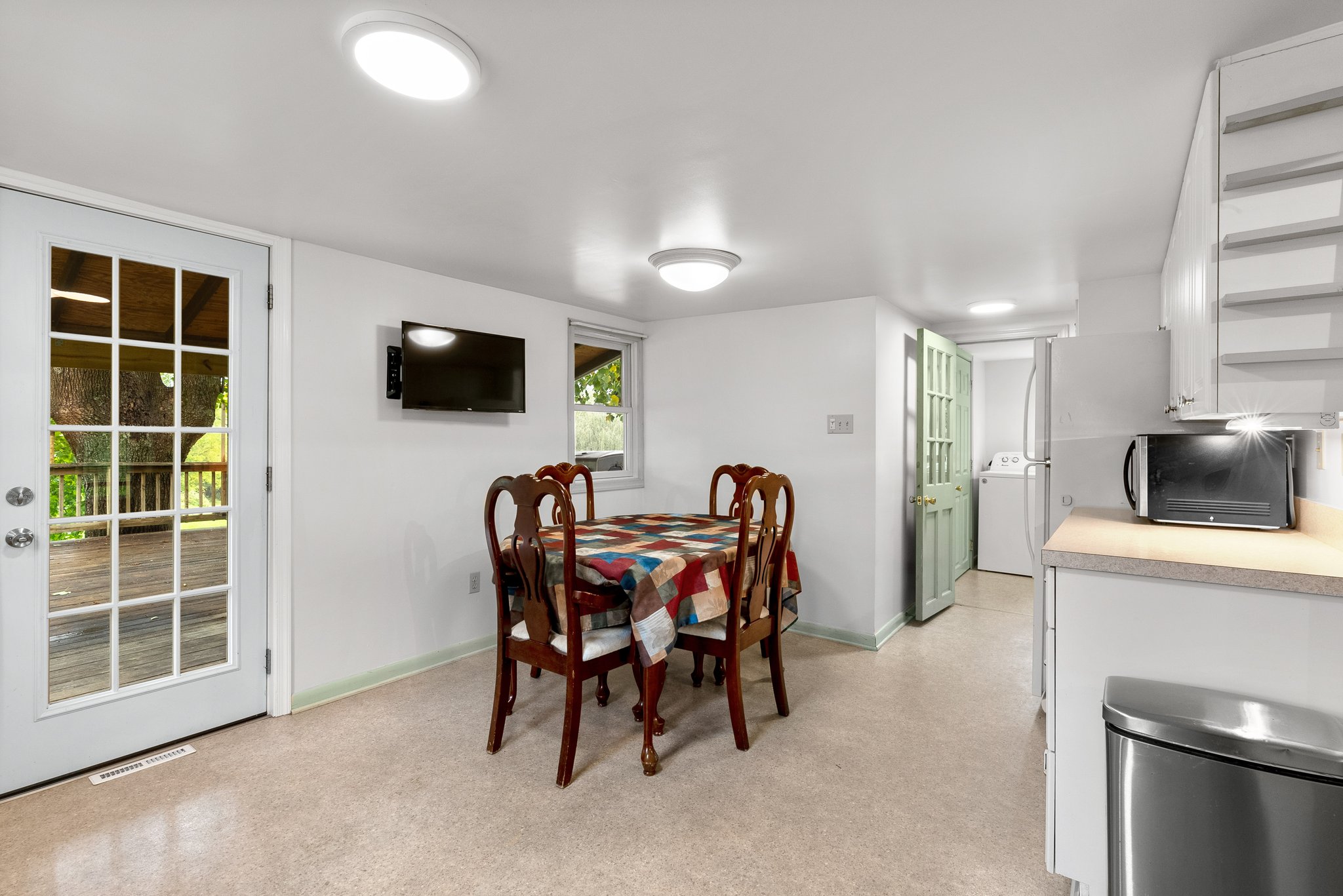 09. Kitchen_Dining.jpg