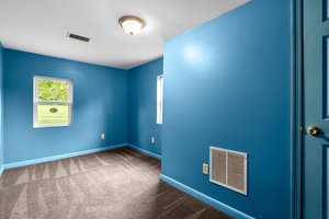 23. Upper bedroom.jpg