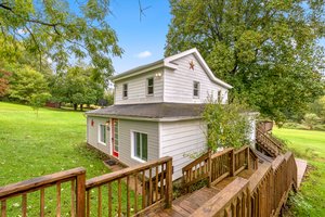 32. Back exterior.jpg