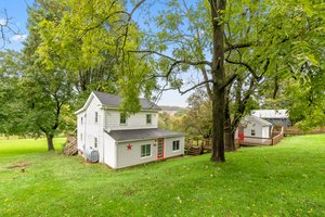 37. Back exterior.jpg