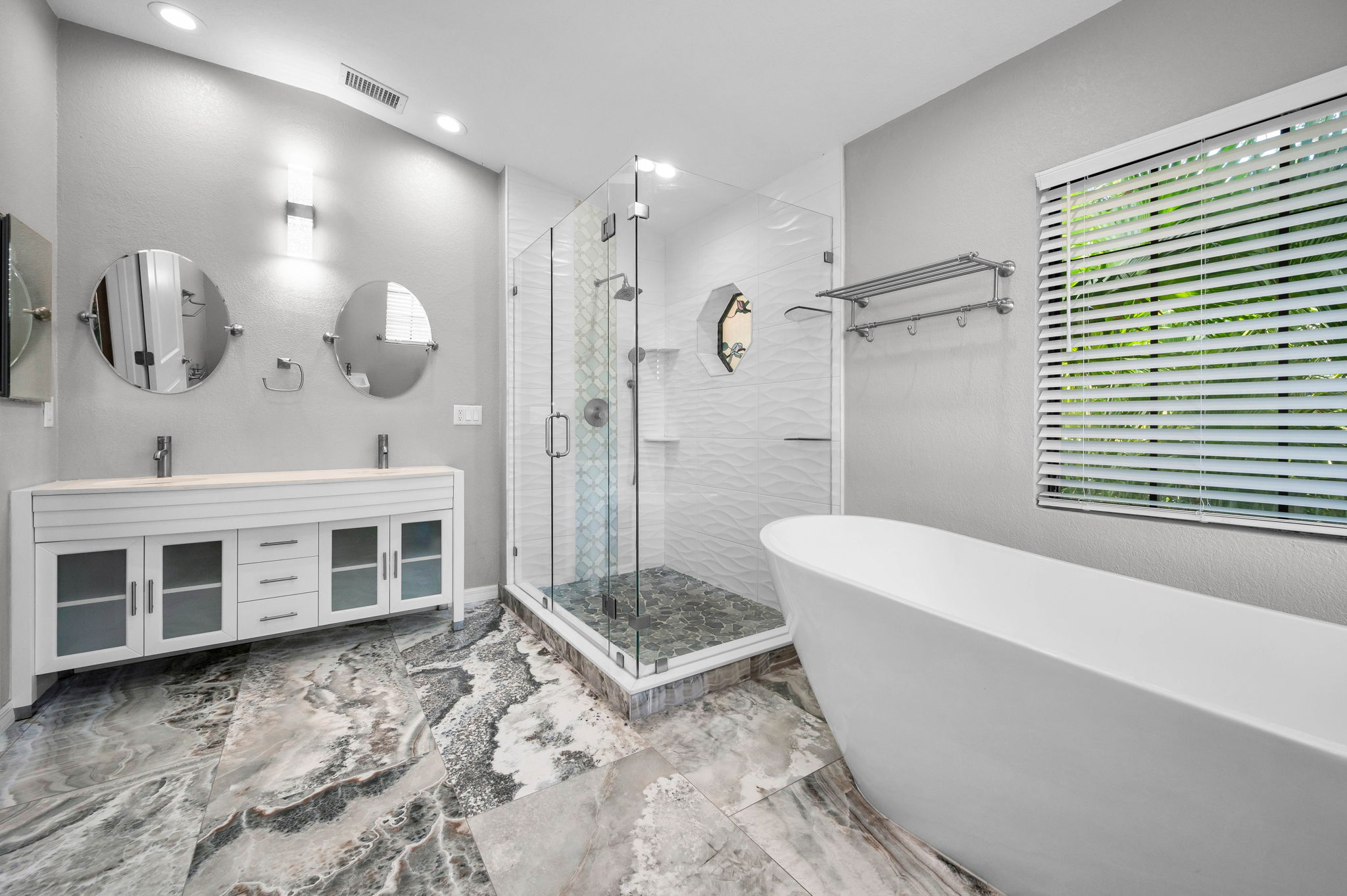 Primary Bathroom1c
