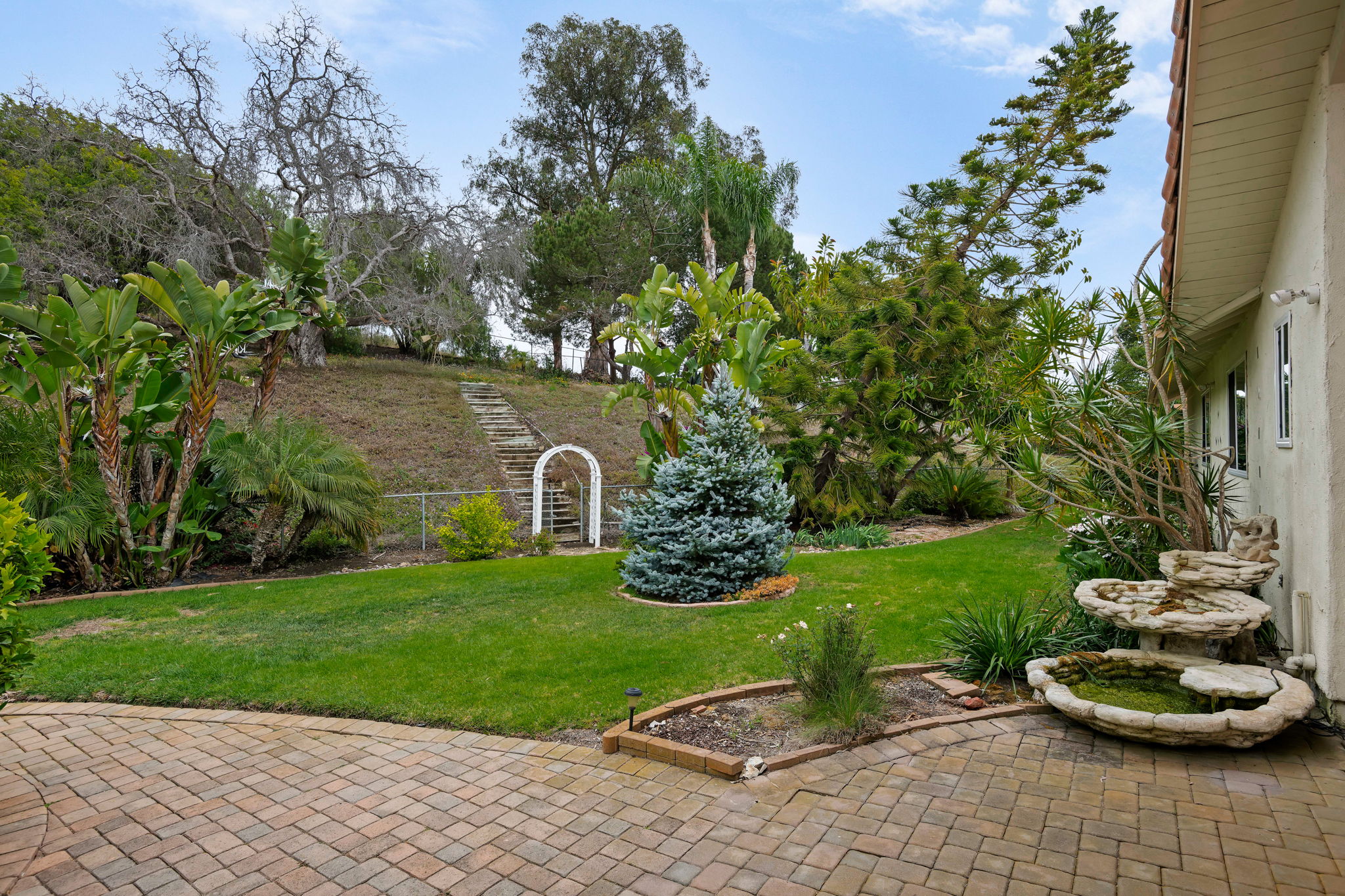 08-Front Yard