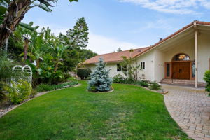 06-Front Yard