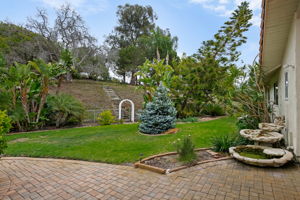 08-Front Yard