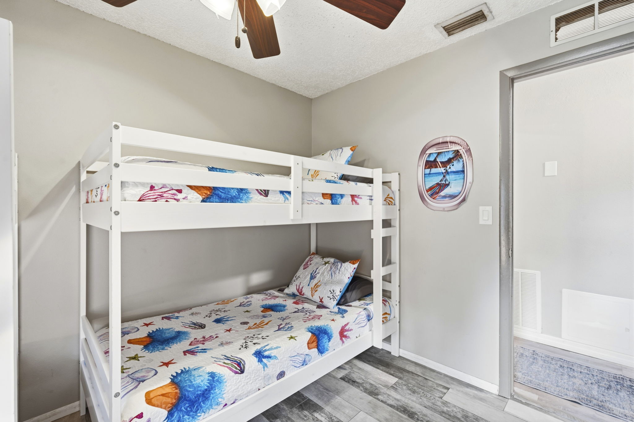 Interiors (25)
